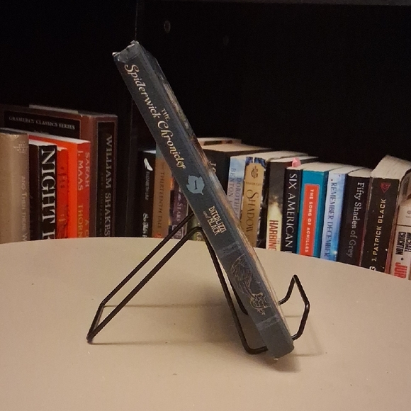 The Spiderwick Chronicles: The Field Guide Book - Picture 3 of 3